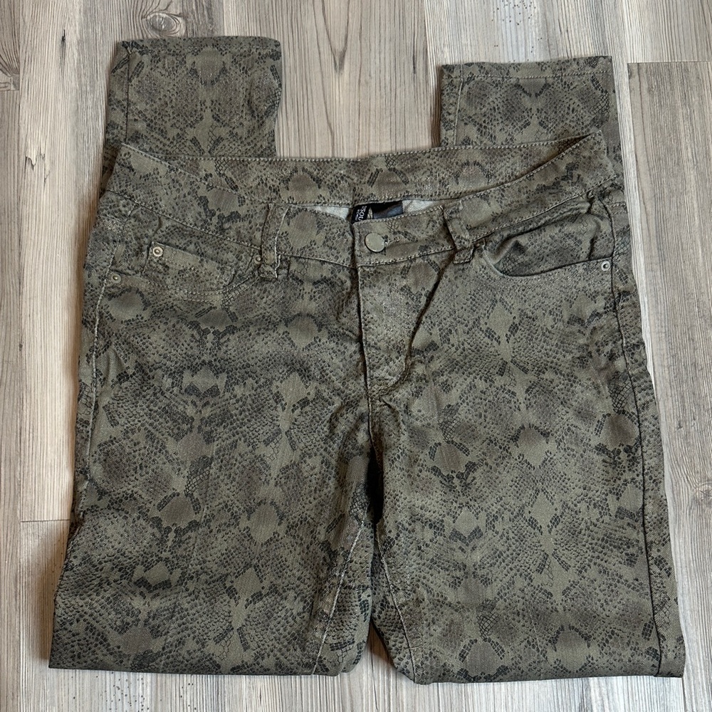 EUC Bisou Bisou Taupe Snake Print Jeans, 8